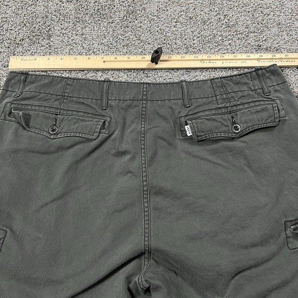 Levis‎ Cargo Shorts Mens 38 Olive Green 11" Utility Outdoor Pockets Canvas - Picture 4 of 10